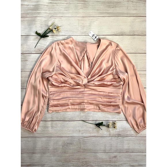 EXPRESS Twist Front Tie Back Top - Picture 3 of 16